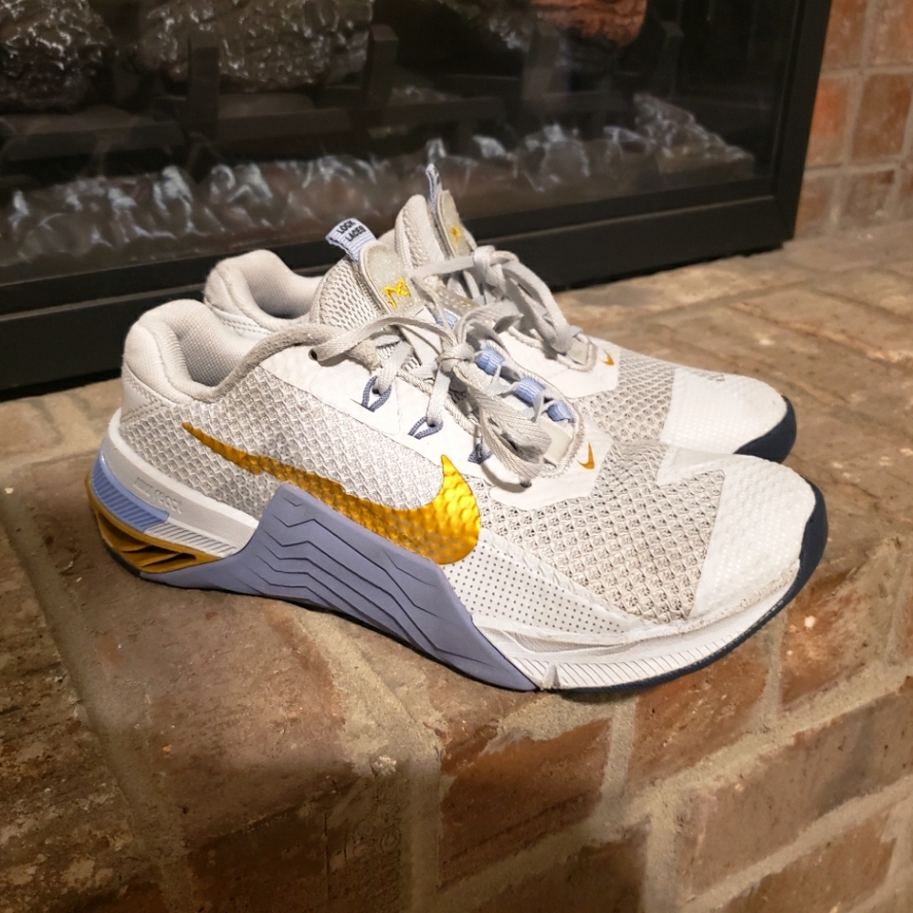 Nike Metcon 'Pure Platinum Metallic Gold Coin'
